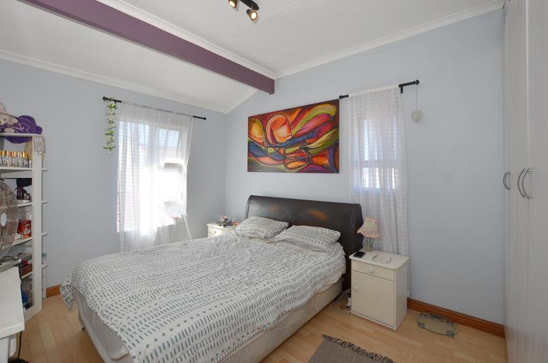 2 Bedroom Property for Sale in Oakglen Western Cape